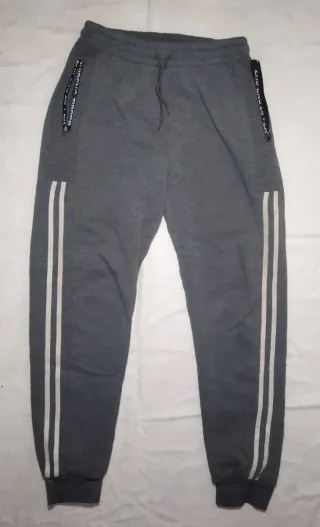 Pantalones de chándal grises y negros