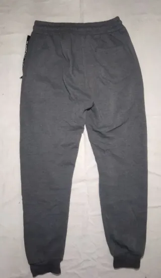 Pantalones de chándal grises y negros