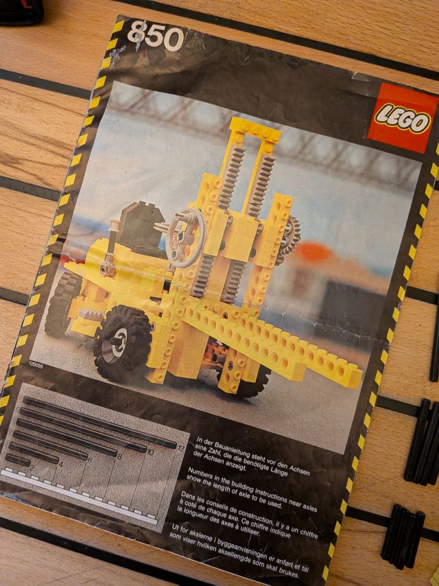 Lego 850 Forklift 1977