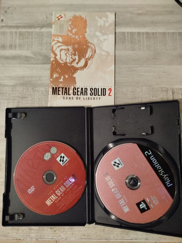 Consola PlayStation 2 + Metal Gear Solid 2