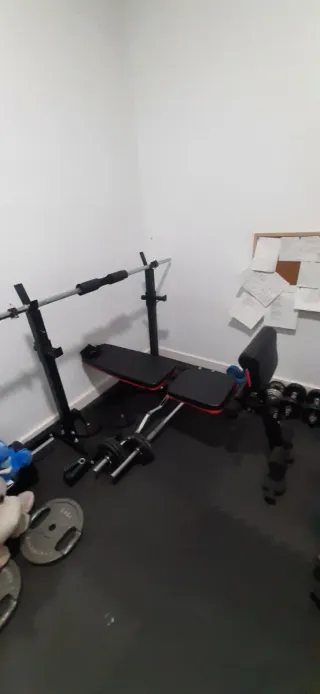 Banco de pesas y soportes para sentadillas