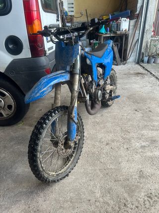 Moto de cross azul