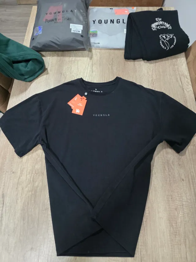 Camiseta YOUNGLA Negra