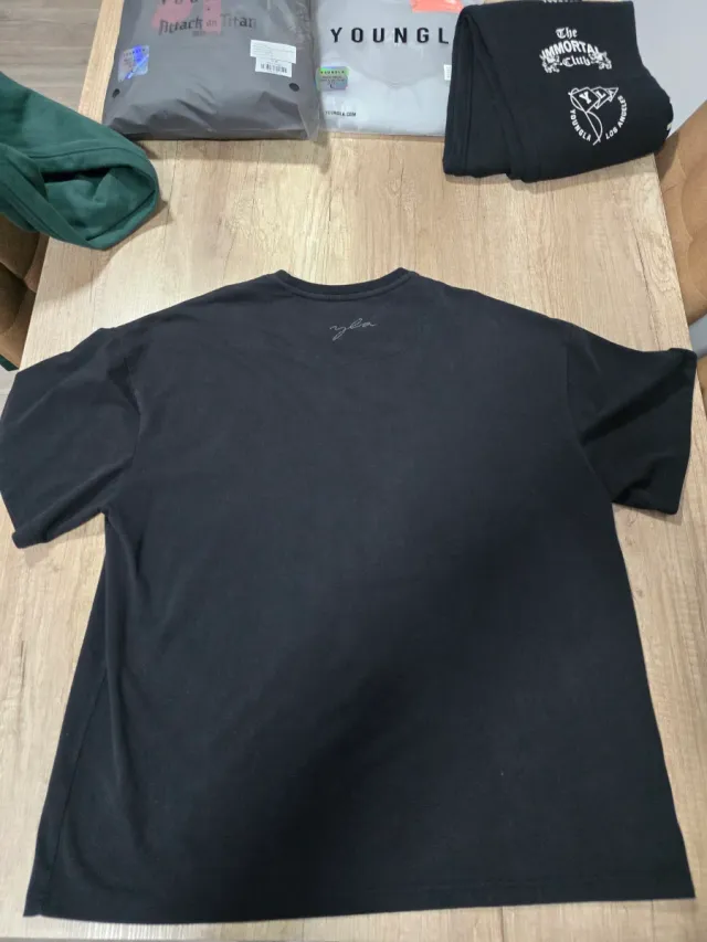 Camiseta YOUNGLA Negra