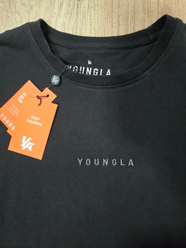 Camiseta YOUNGLA Negra