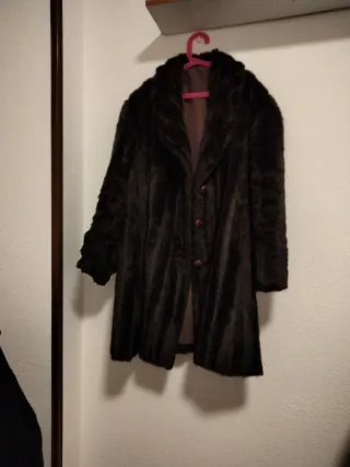 Abrigo piel sintética talla 44