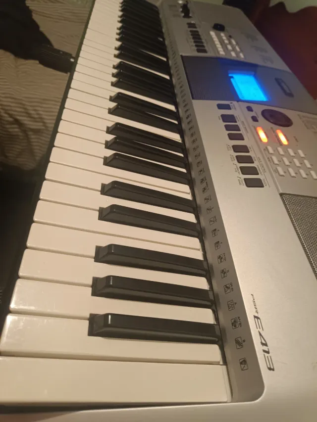 Yamaha PSR E413 Teclado Electrónico