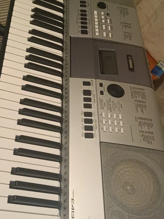 Yamaha PSR E413 Teclado Electrónico