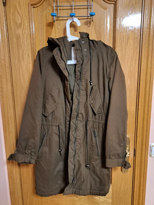 Abrigo Pull and Bear verde militar mujer