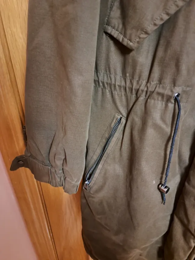 Abrigo Pull and Bear verde militar mujer