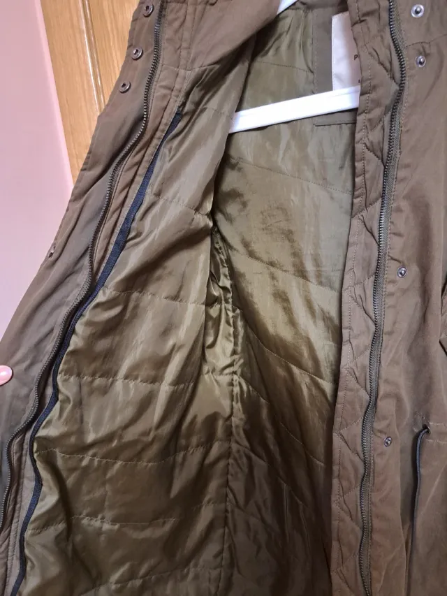 Abrigo Pull and Bear verde militar mujer