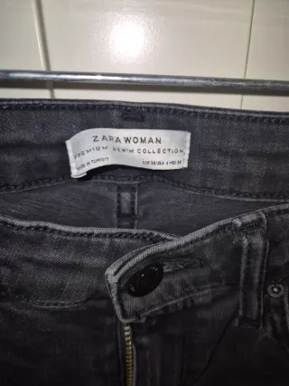 Pantalones campana negros Zara