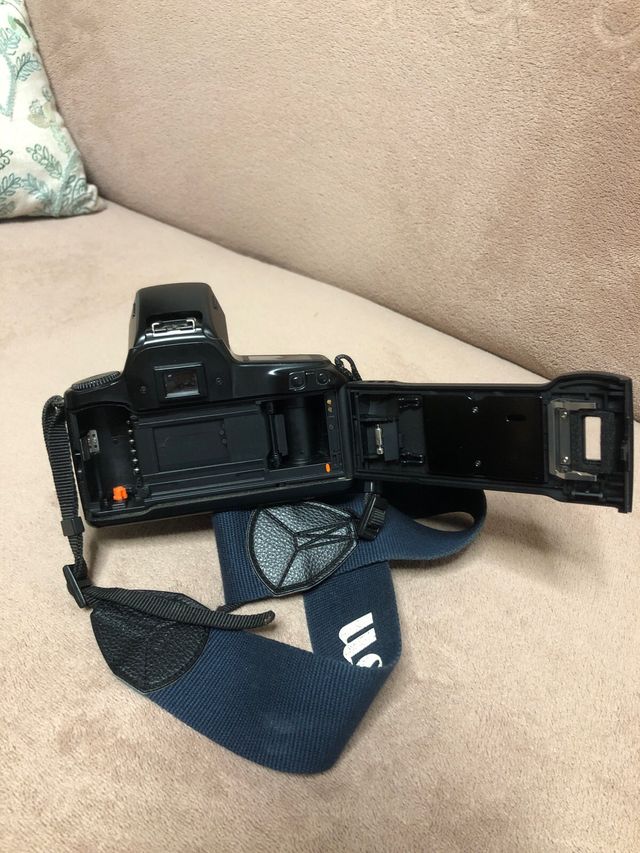 Cámara analógica Canon EOS 1000F