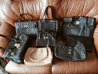 Lote de 7 bolsos de piel. 30€/unidad.