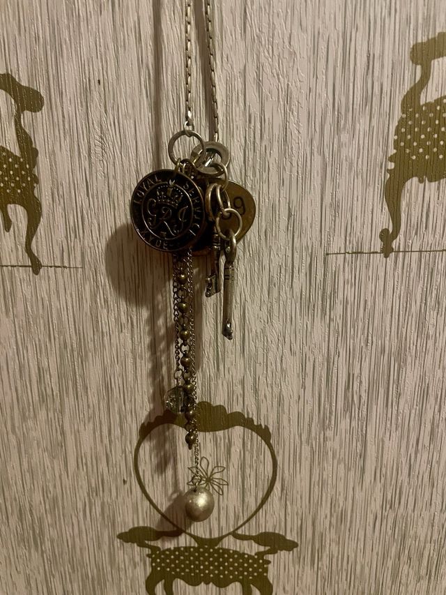 Collar Pull & Bear con dijes