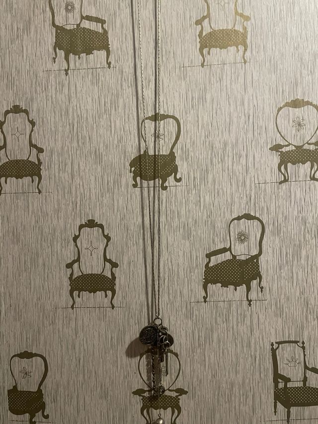 Collar Pull & Bear con dijes