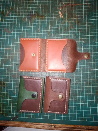 Tarjetero de cuero auténtico