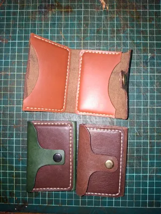 Tarjetero de cuero auténtico