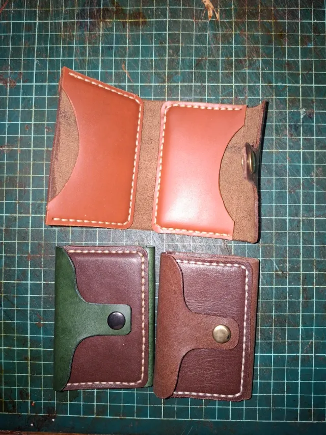 Tarjetero de cuero auténtico