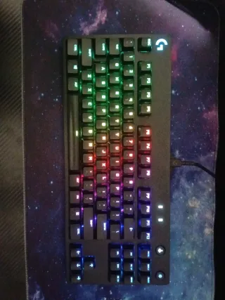 Teclado Mecánico Logitech Gaming RGB