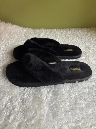 Chanclas PUMA Fluff Flip Pelo Negro