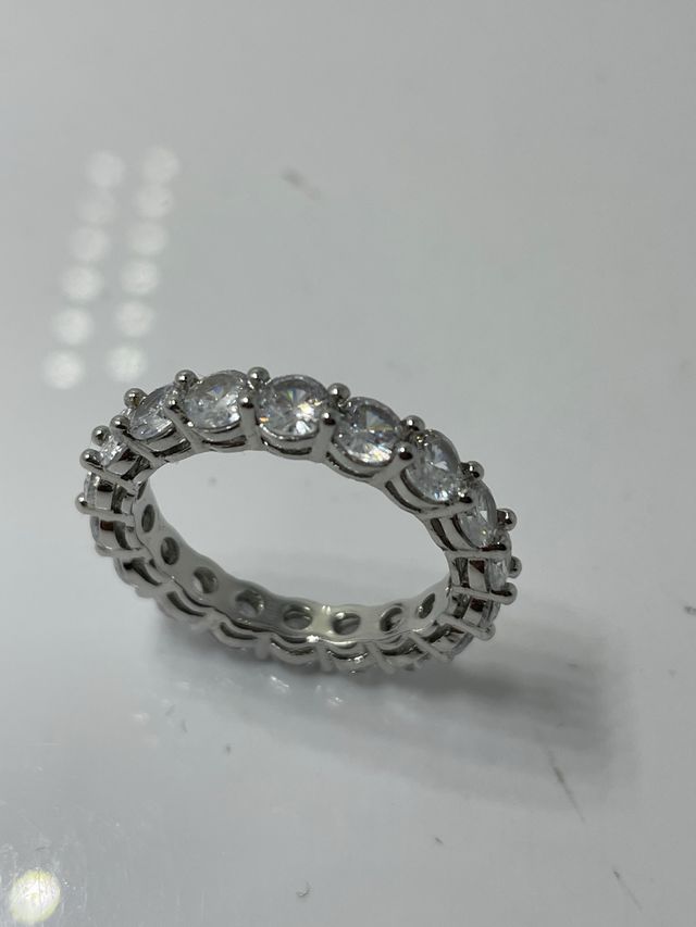 Anillo de plata con circonitas