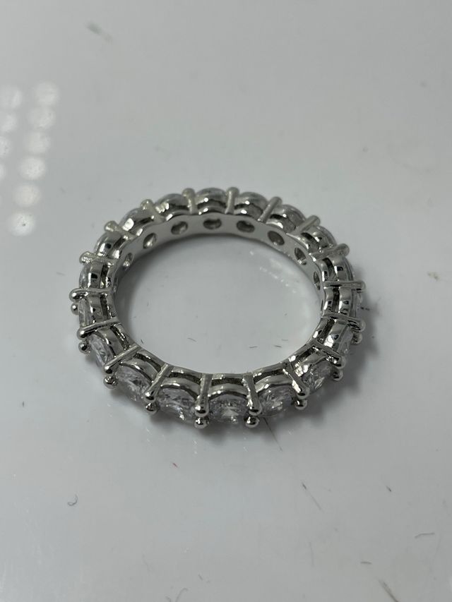 Anillo de plata con circonitas