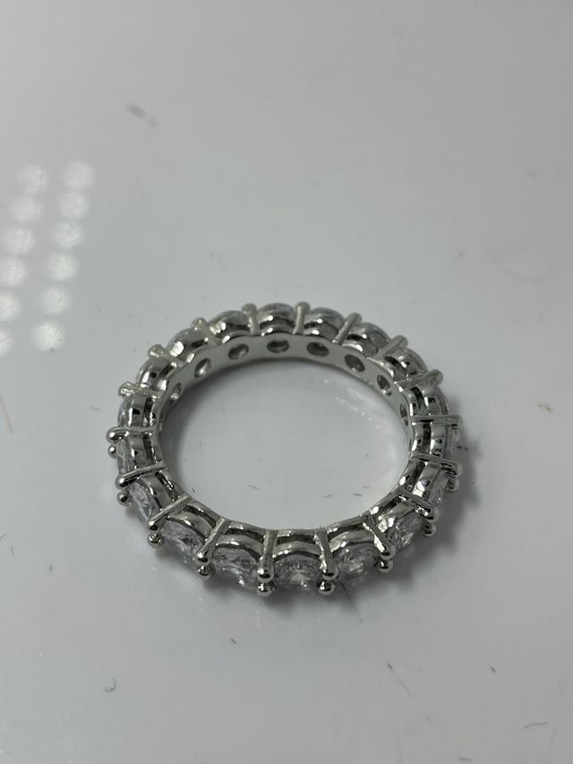 Anillo de plata con circonitas