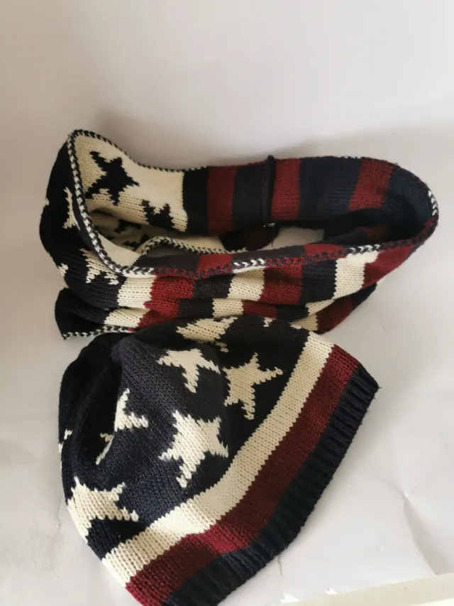 Gorro y cuello de niño talla 4-5 años de Zara.