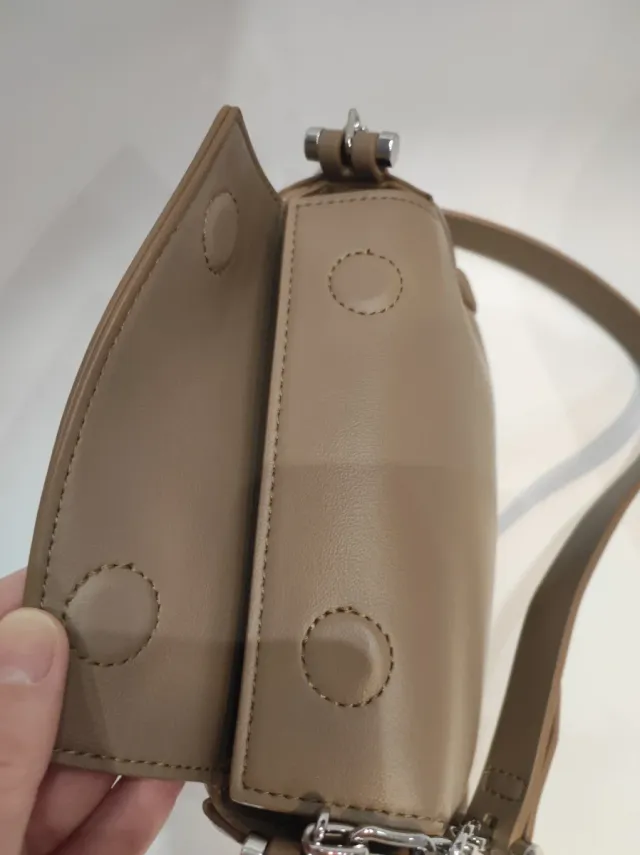 Bolso Salvador Bachiller con cadenita de metal