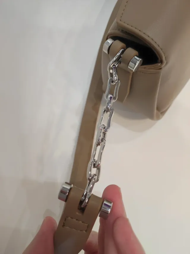 Bolso Salvador Bachiller con cadenita de metal