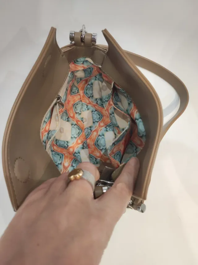 Bolso Salvador Bachiller con cadenita de metal