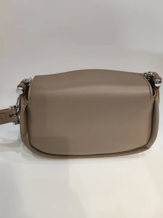 Bolso Salvador Bachiller con cadenita de metal