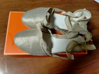 Alpargatas doradas fallera talla 33