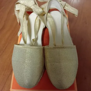 Alpargatas doradas fallera talla 33