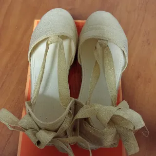 Alpargatas doradas fallera talla 33