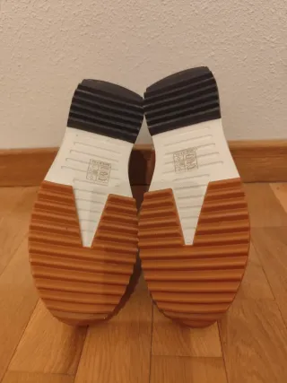 Zapatillas altas negras y blancas