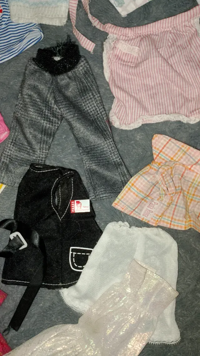 Lote Ropa Muñeca Nancy y Paola Reina