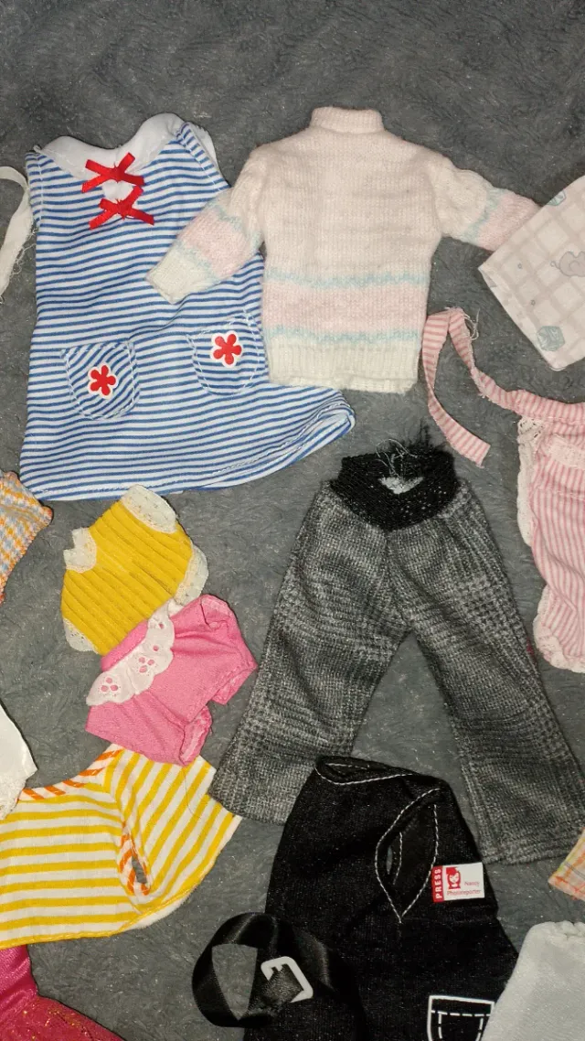 Lote Ropa Muñeca Nancy y Paola Reina