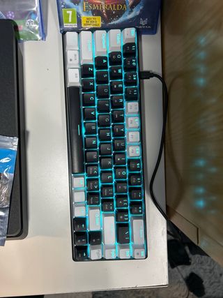 PS4 (PlayStation 4) con juegos y accesorios