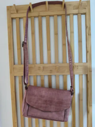 Bolso rosa efecto piel cocodrilo