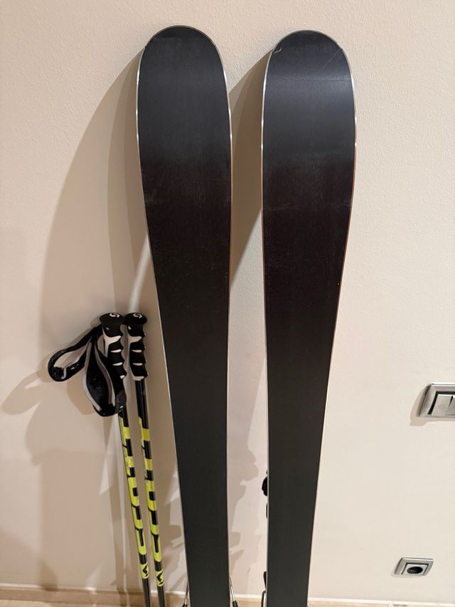 Esquís Fischer Ranger 85 con Fijaciones y Palos