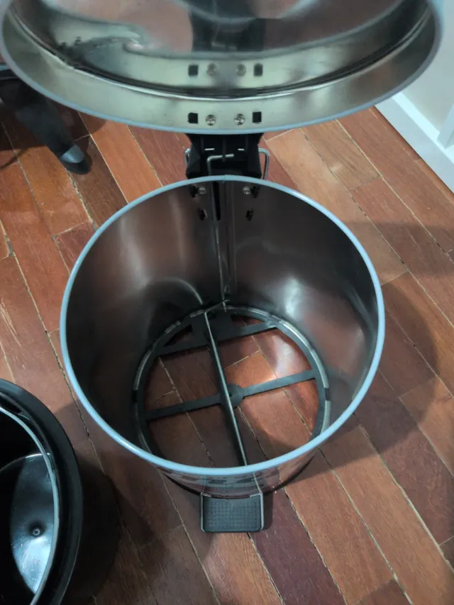 Papelera Metálica Diseño Tomate