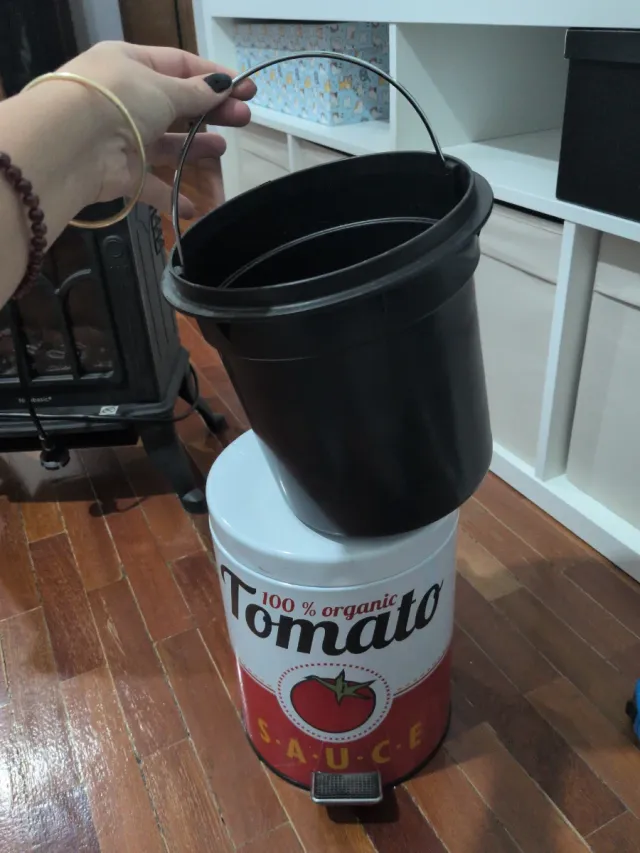 Papelera Metálica Diseño Tomate