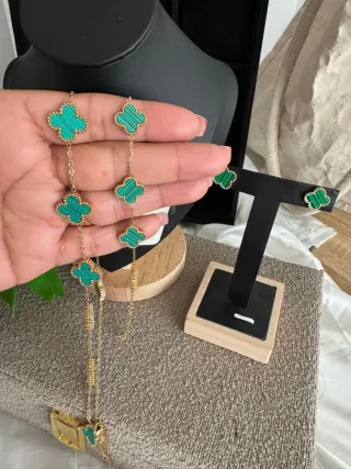 Joyería oro y verde