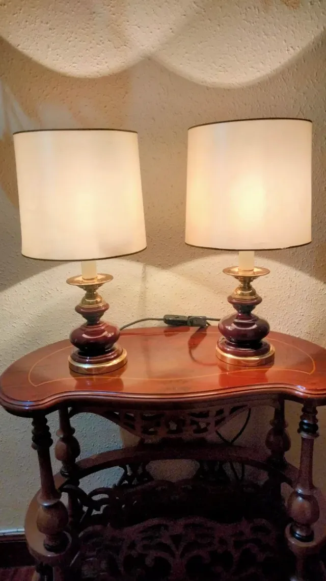 Splendido paio di lampade da tavolo in bronzo