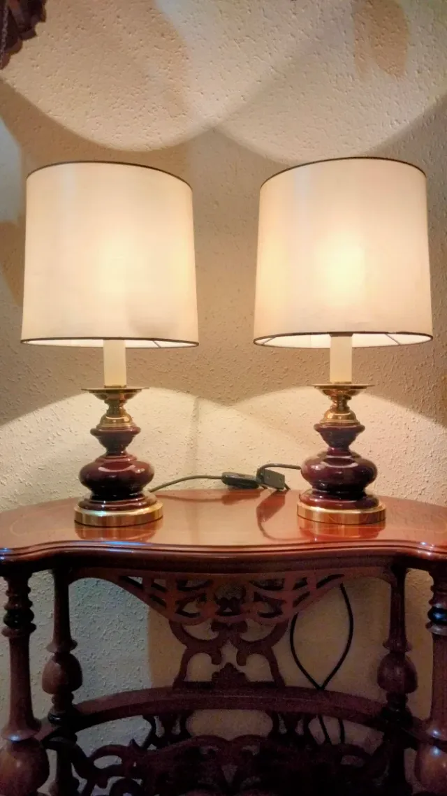 Splendido paio di lampade da tavolo in bronzo