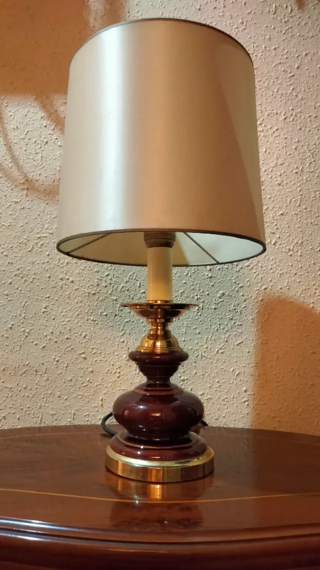 Splendido paio di lampade da tavolo in bronzo