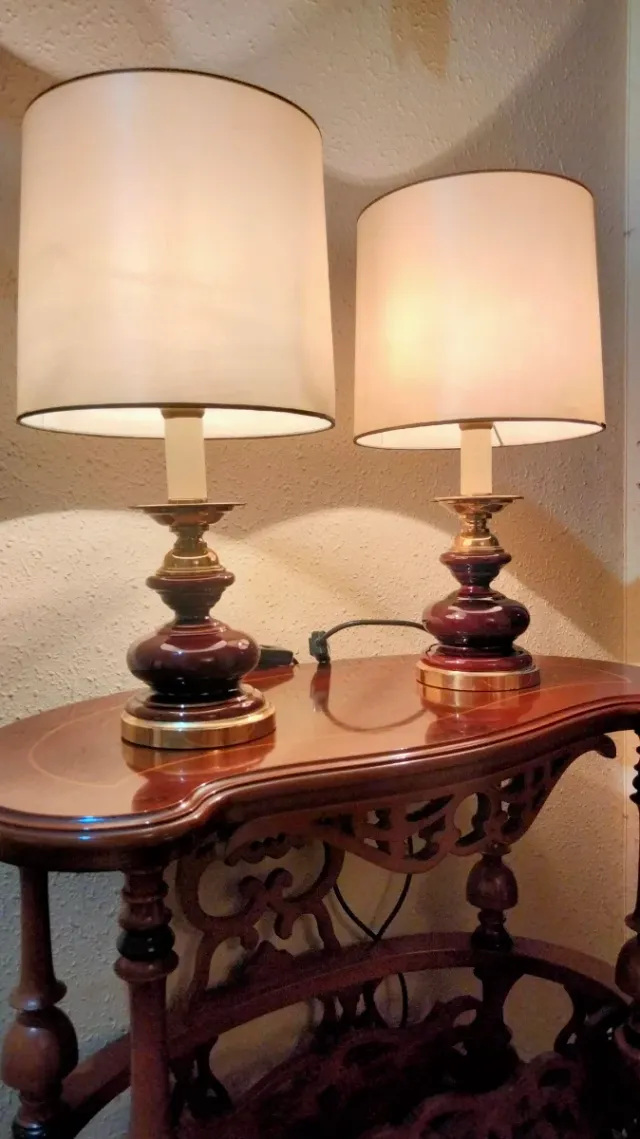 Splendido paio di lampade da tavolo in bronzo