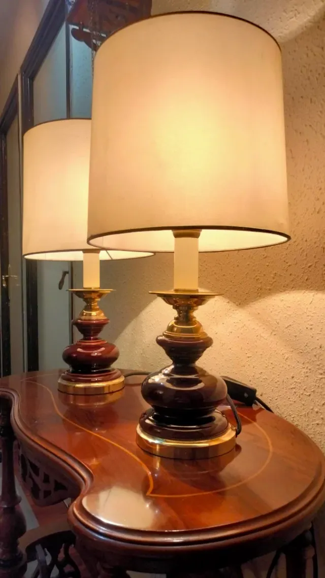 Splendido paio di lampade da tavolo in bronzo